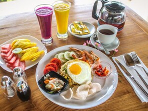 อาหารเช้าปรุงตามสั่งทุกวัน (คิดค่าบริการ)