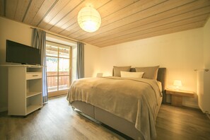 Exclusive Apartment, Mountain View | In-room safe, individually decorated, individually furnished - Dauscher Hof (Siegsdorf)