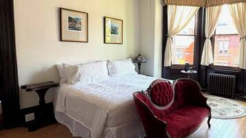 Premium bedding, in-room safe, individually decorated