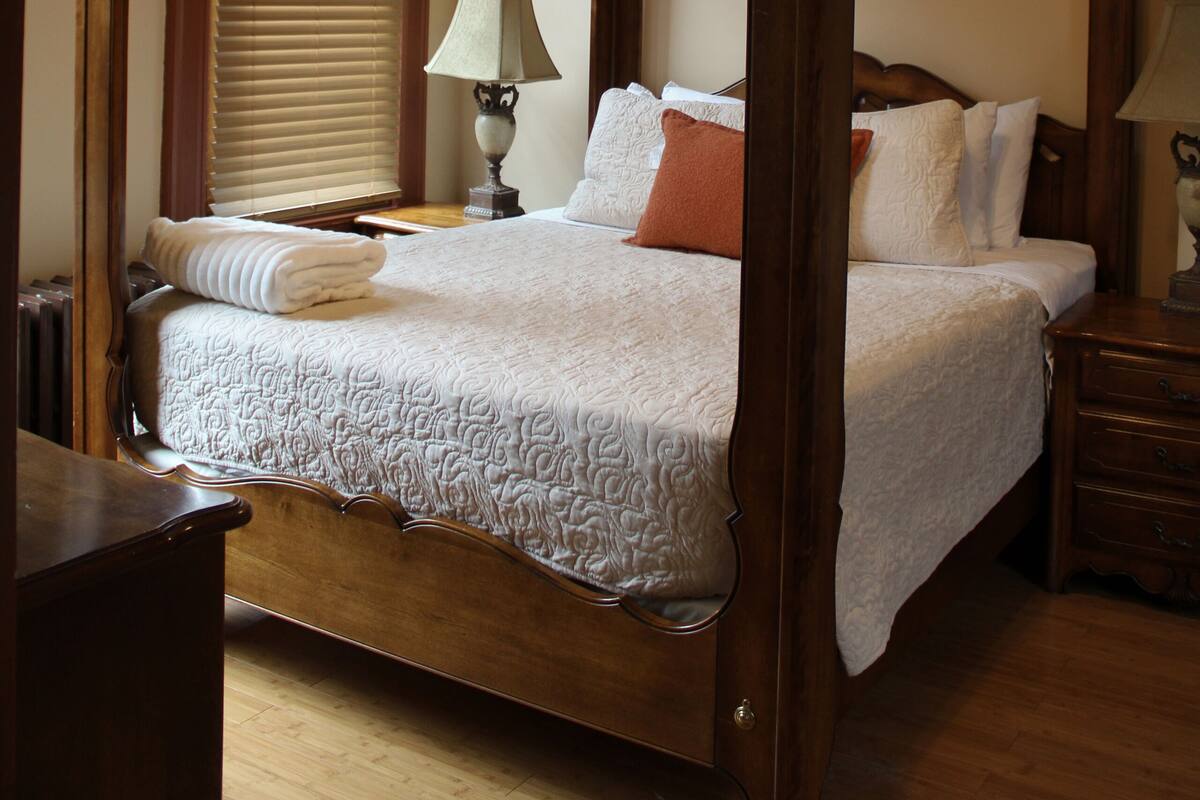 Double Room, 1 Queen Bed | Premium bedding, in-room safe, individually decorated