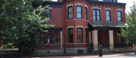 Bagian depan properti