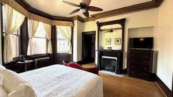 Premium bedding, in-room safe, individually decorated