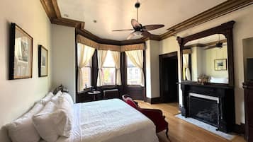 Premium kamer | Luxe beddengoed, een kluis op de kamer, individueel gedecoreerd