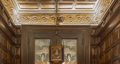 The Parador Inn