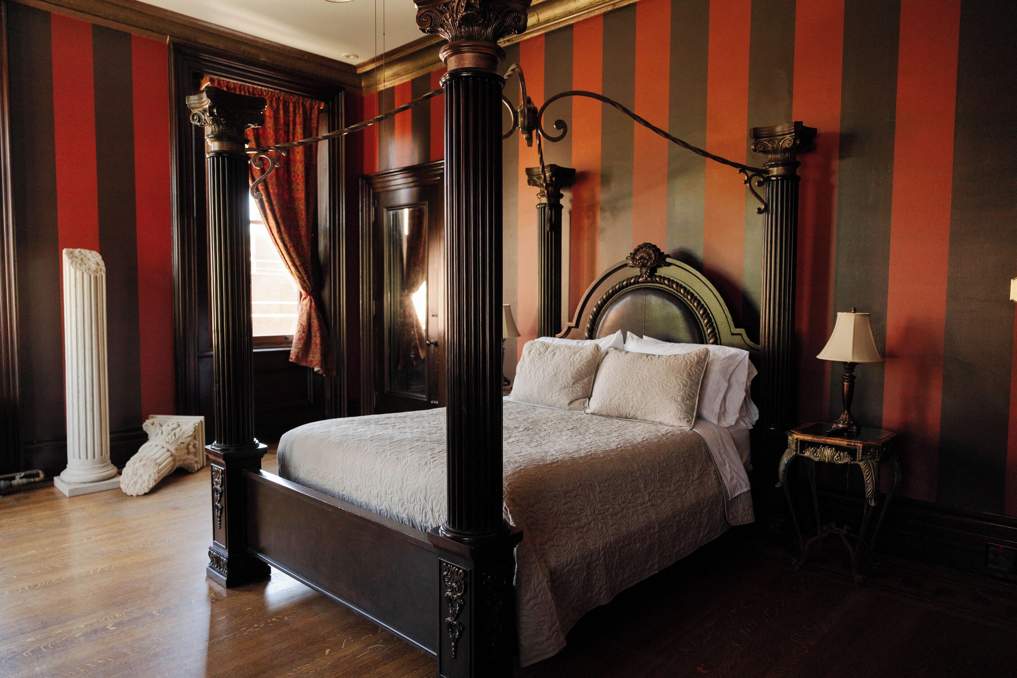 Dobbeltrom – deluxe, 1 queensize-seng | Sengetøy av topp kvalitet, safe på rommet og individuelt dekorert