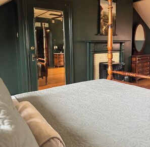 Deluxe Quadruple Room, Courtyard View | Individually decorated, individually furnished, iron/ironing board