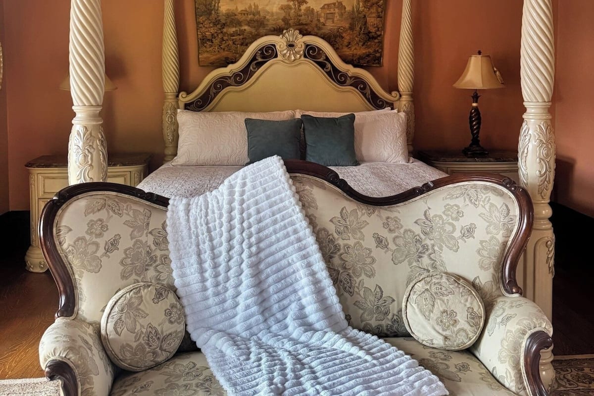 Deluxe Double Room, 1 Queen Bed, Courtyard View | Premium bedding, in-room safe, individually decorated