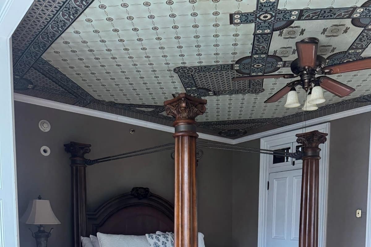 Deluxe Double Room, 1 King Bed, Courtyard View | Premium bedding, in-room safe, individually decorated