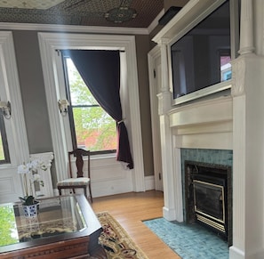 Deluxe Double Room, 1 King Bed, Courtyard View | Premium bedding, in-room safe, individually decorated