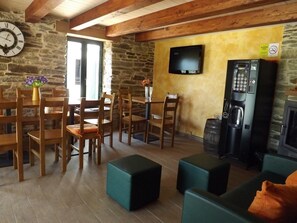 Lobby sitting area - Albergue Oasis - Hostel (Sarria)
