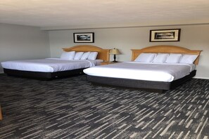 2 Queen Beds with Balcony (Lake Building) - Park Lane Motel (Lake George)