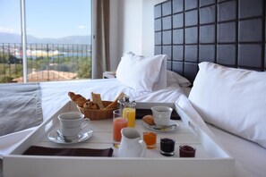 Petit déjeuner buffet (18 EUR par personne)