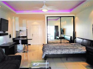 Studio | Free WiFi, bed sheets