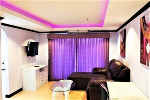 Apartment | Living room | TV - 1 bed Luxury Condo Jomtien (Pattaya)
