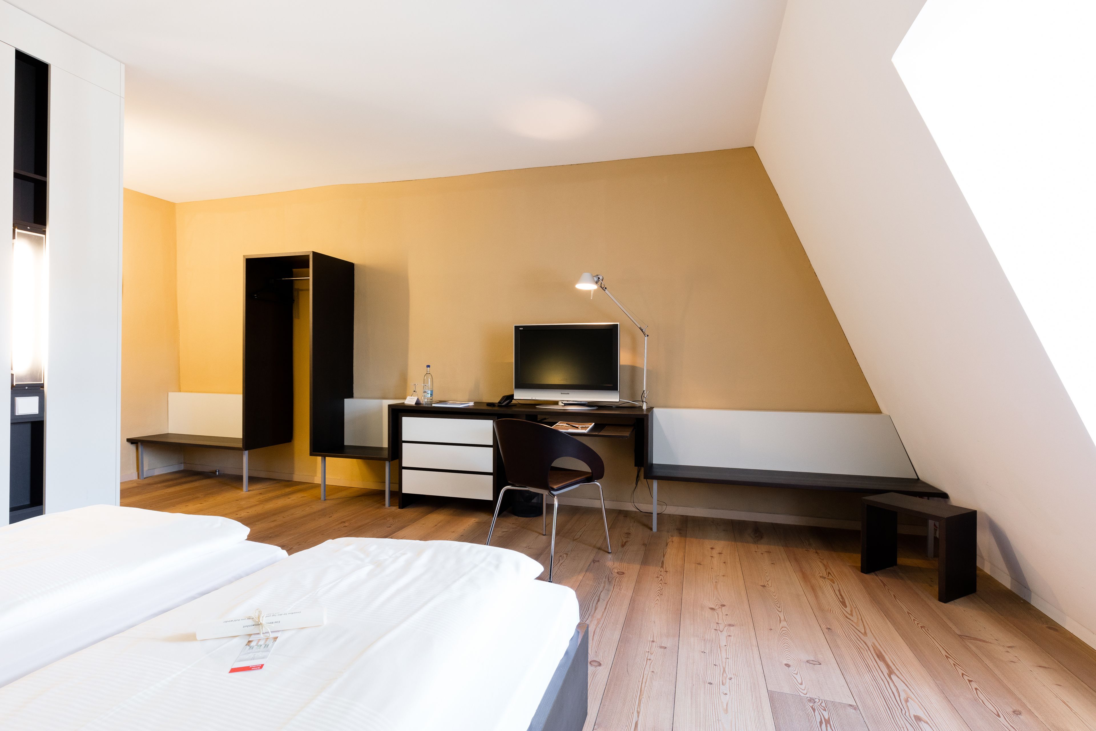 twin room | hypo-allergenic bedding, desk, free wifi, bed sheets