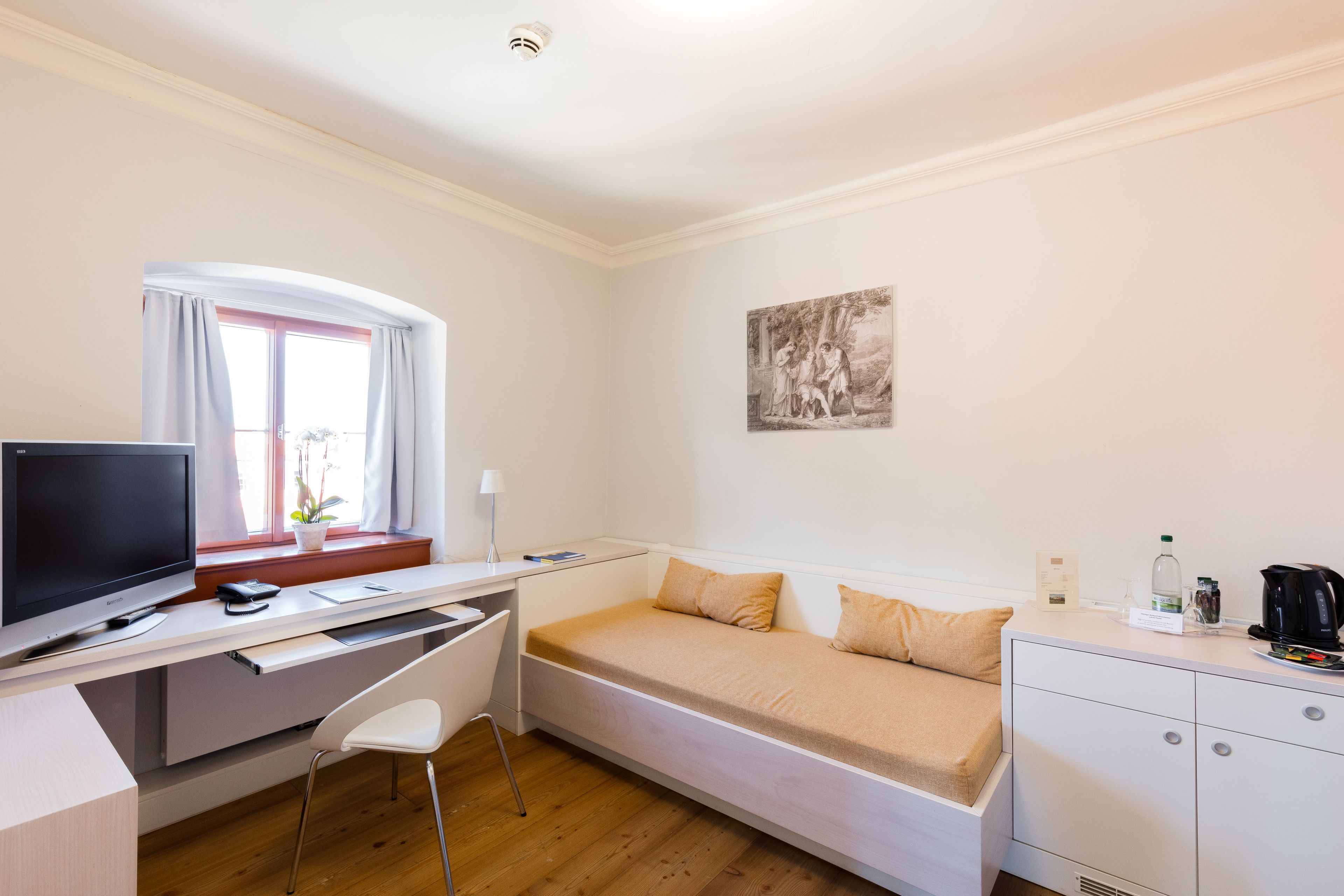 suite, garden view | hypo-allergenic bedding, desk, free wifi, bed sheets