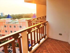 Apartment | Balcony - Sea View 2 bed Condo Pattaya (Pattaya)