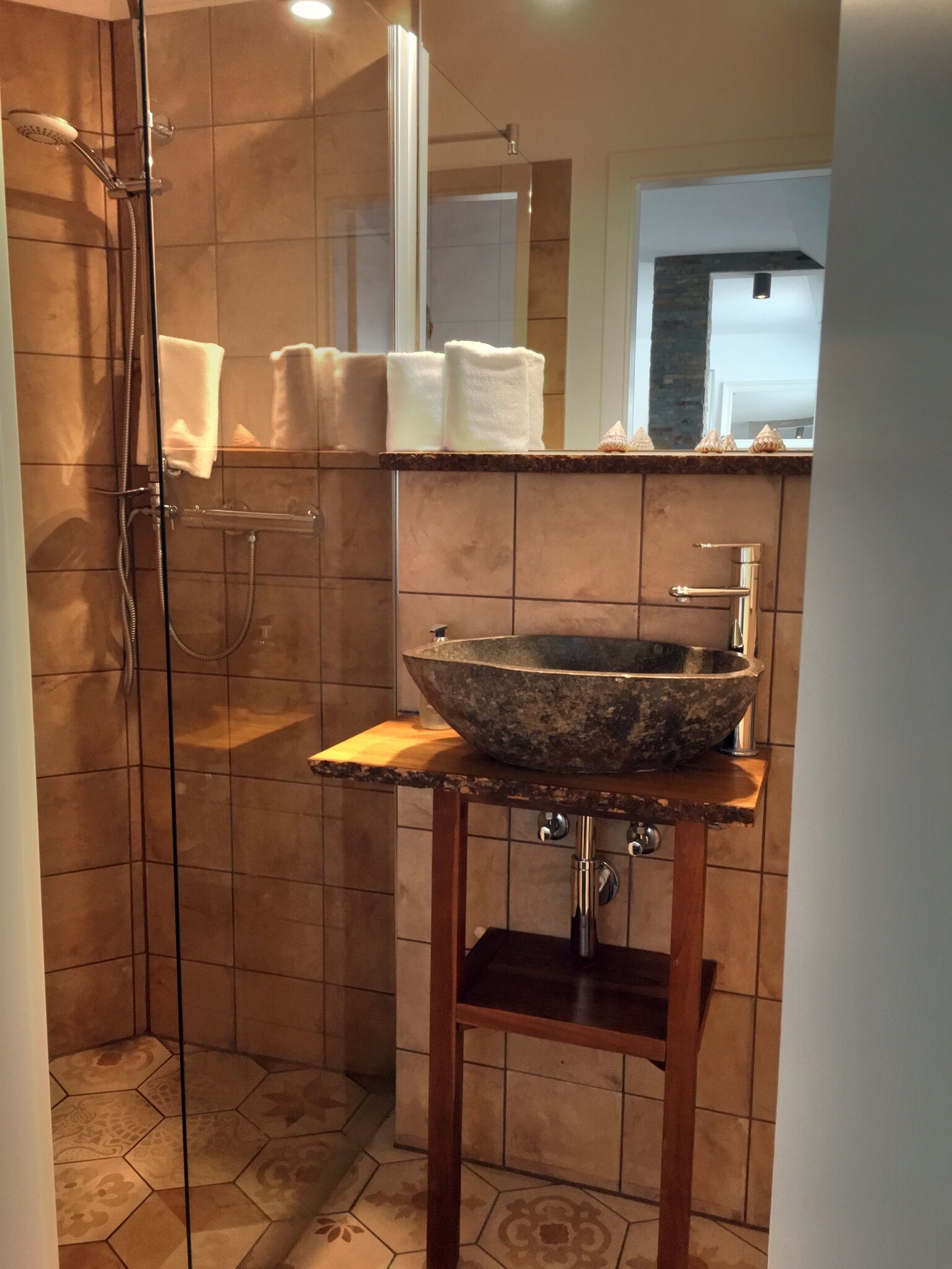 business studio suite | bathroom | shower, rainfall showerhead, free toiletries, hair dryer