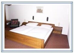 Free cots/infant beds, rollaway beds, free WiFi, bed sheets