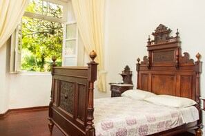 Minibar, planxa i posts de planxar, wifi gratuïta i roba de llit 