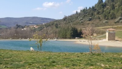 Charming vacation home with a panoramic view of Quillan.