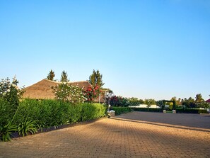Deluxe Room | Garden view - Bradley Gardens Lodge (Gweru)