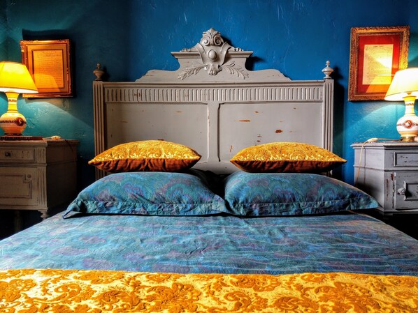 A bed with two pillows, a headboard, and two bedside tables with lamps.