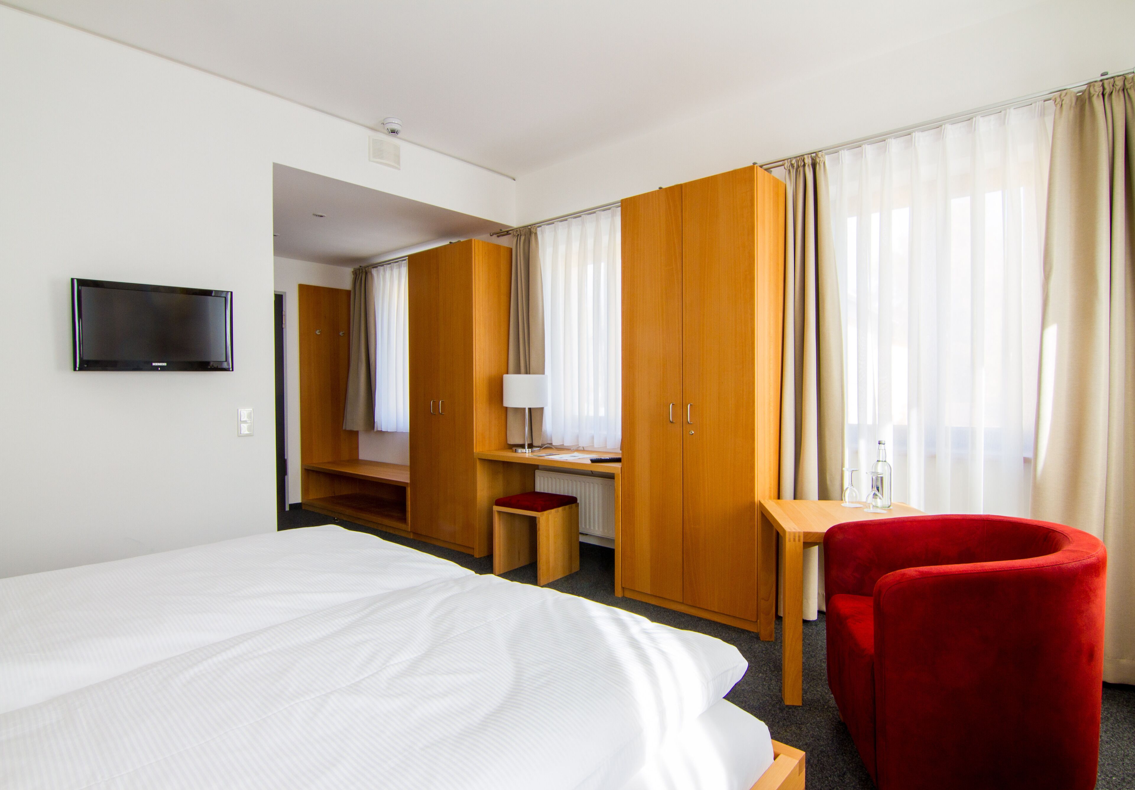 standard double room, 1 double bed | hypo-allergenic bedding, desk, laptop workspace, blackout curtains