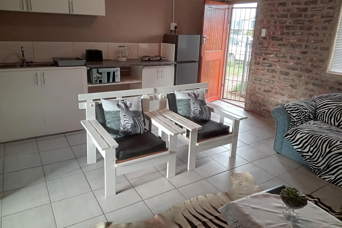 Zebra studio self-catering | Private kitchen | Fridge, coffee/tea maker, electric kettle