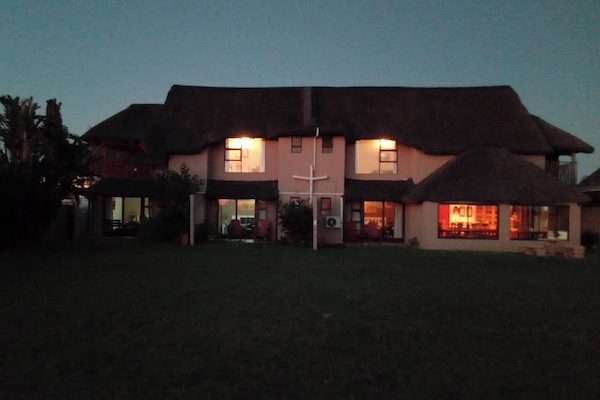 Façade de lâhĂ©bergement - soirĂ©e/nuit