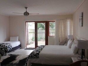 Mongoose room self-catering | Premium bedding, Select Comfort beds, in-room safe - Happy Jackal (Colchester)