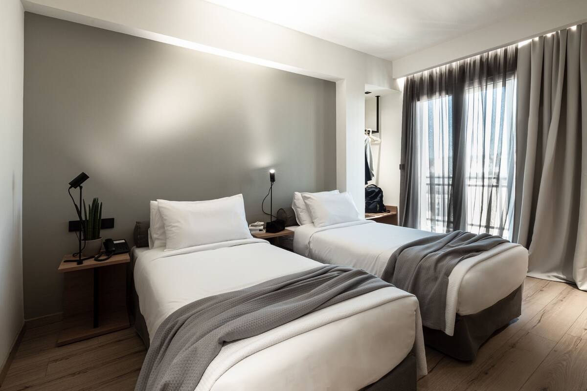Matelas mémoire de forme, minibar, coffres-forts dans les chambres