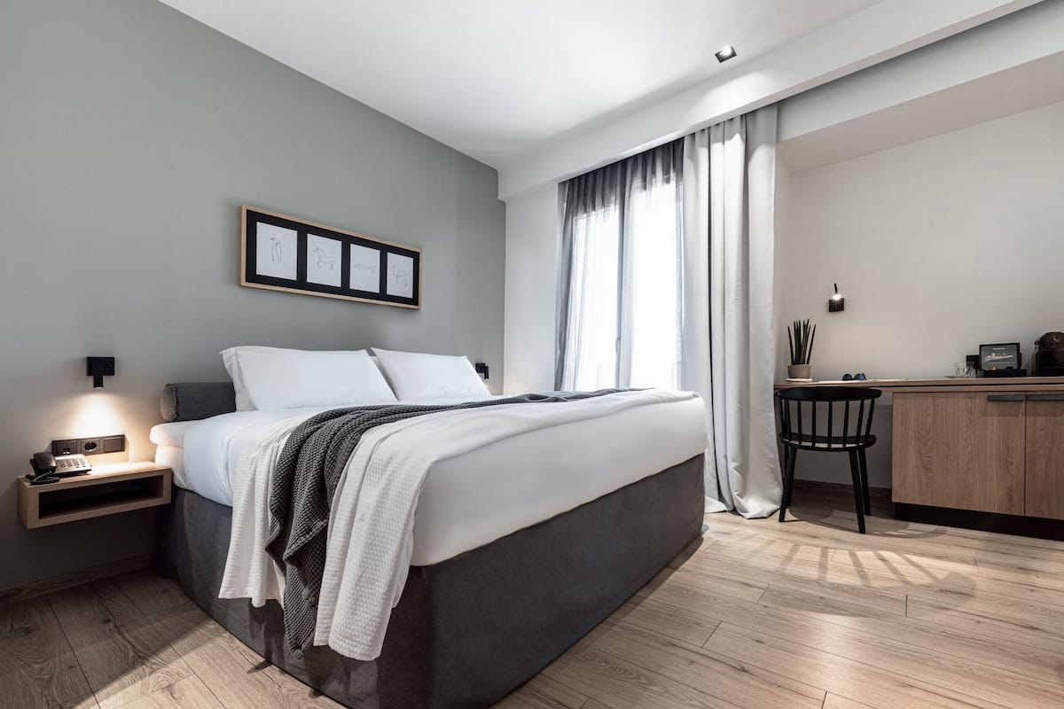 Memory-foam beds, minibar, in-room safe, soundproofing
