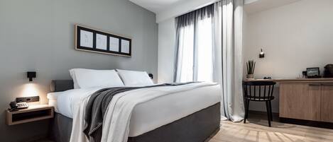 Camas con efecto memoria, minibar y caja de seguridad en la habitación