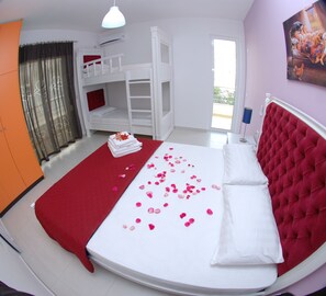 Desk, soundproofing, iron/ironing board, free WiFi - Wave Apartments Sarande (Sarandë)