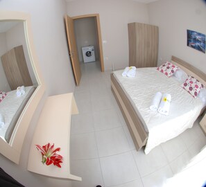 One bedroom Apartments balcony Nr.7 | Desk, soundproofing, iron/ironing board, free WiFi - Wave Apartments Sarande (Sarandë)