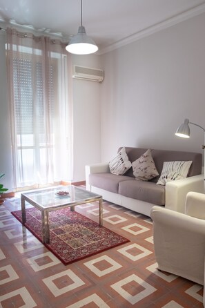 Lägenhet - 2 sovrum | Vardagsrum | Platt-tv