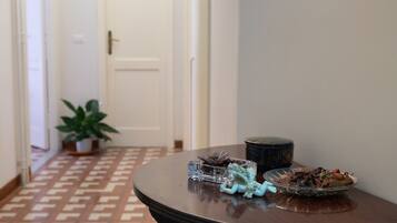 Apartment, 2 Bedrooms | Room amenity