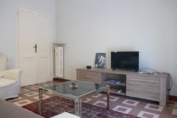 Apartment, 2 Bedrooms | Living area - Roma - Via la Spezia 70 (Rome)