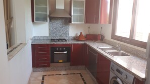 Exclusive Villa, 3 Bedrooms | Private kitchen - Apple Villa 33 (Oulad Hassoune)