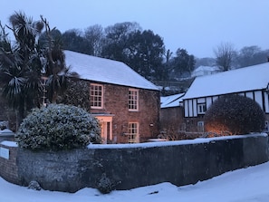 Vista frontal de la propiedad