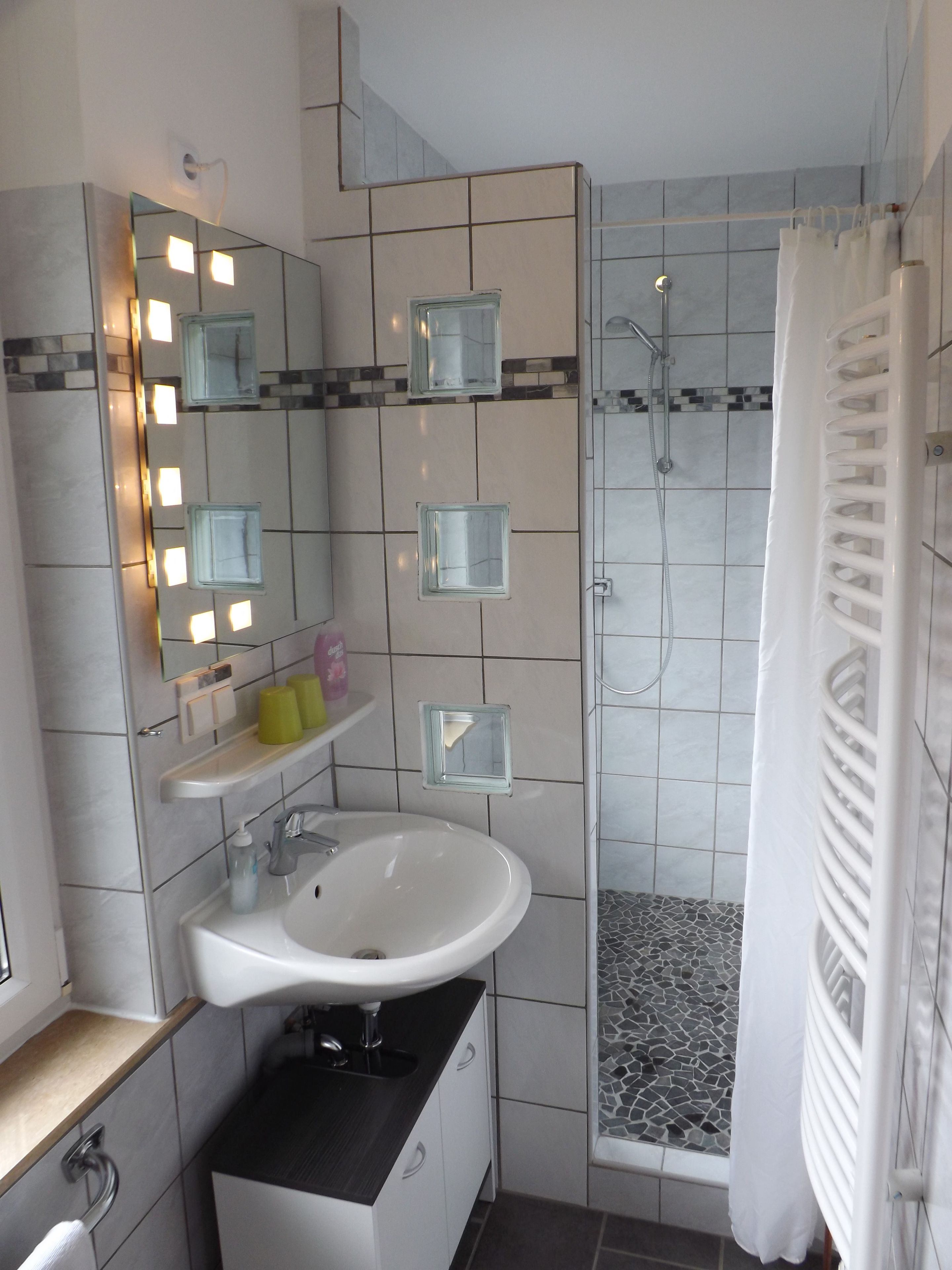 Double Room, Private Bathroom | Bathroom | Deep soaking tub, hair dryer, towels