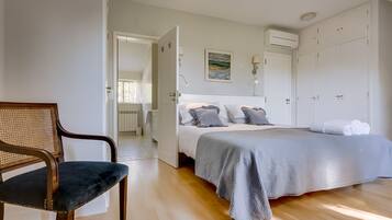 4 bedrooms, iron/ironing board, travel crib, free WiFi