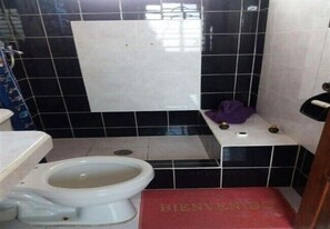 Double Room, 1 Large Single Bed | Bathroom