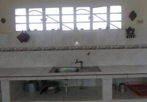 Double Room, 1 Large Single Bed | Private kitchen