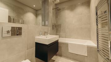 Apartment, 1 Double Bed | Bathroom