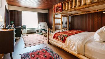 Premium bedding, in-room safe, desk, laptop workspace