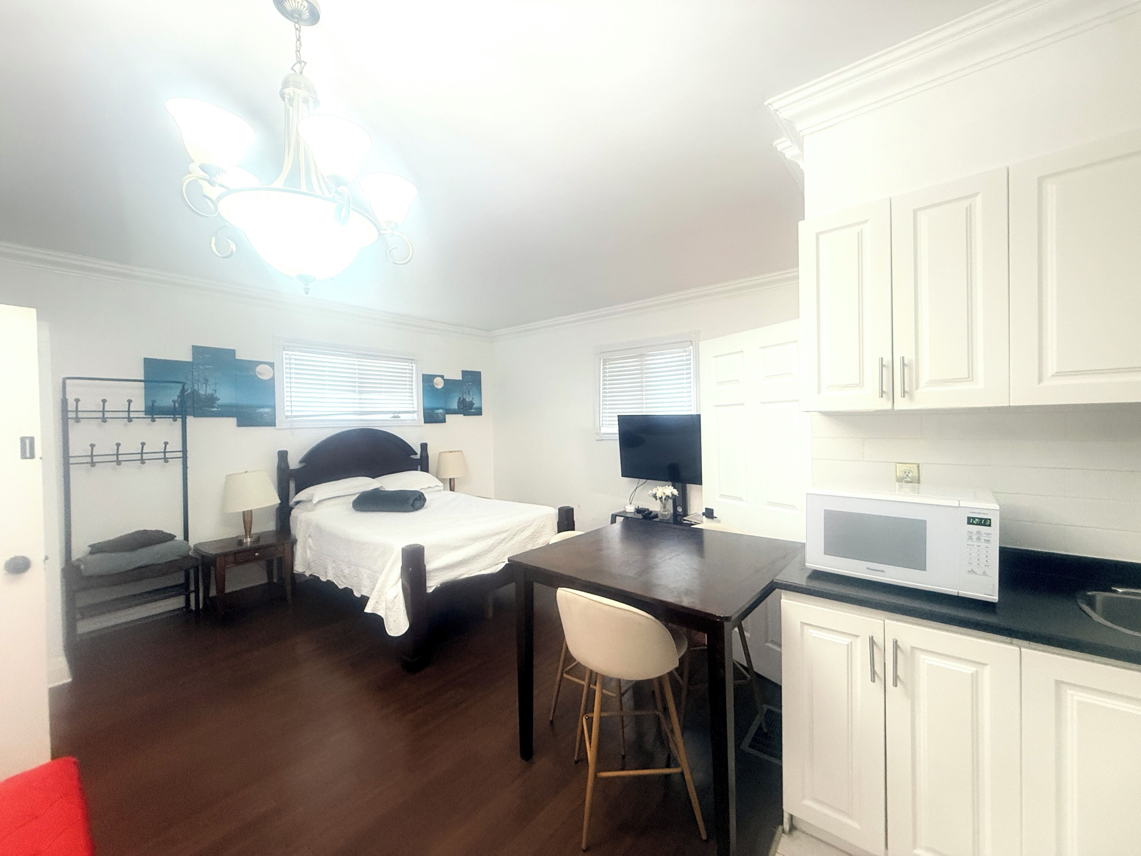 Classic Studio, 1 Queen Bed with Sofa bed | Individually decorated, individually furnished, iron/ironing board