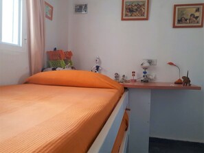 2 bedrooms, iron/ironing board, WiFi, bed sheets - Sunny Apartment in Costa del Azahar near the Sea and the Mountain (Santa Pola)