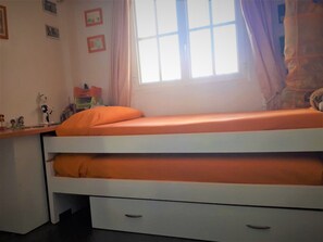 2 bedrooms, iron/ironing board, WiFi, bed sheets